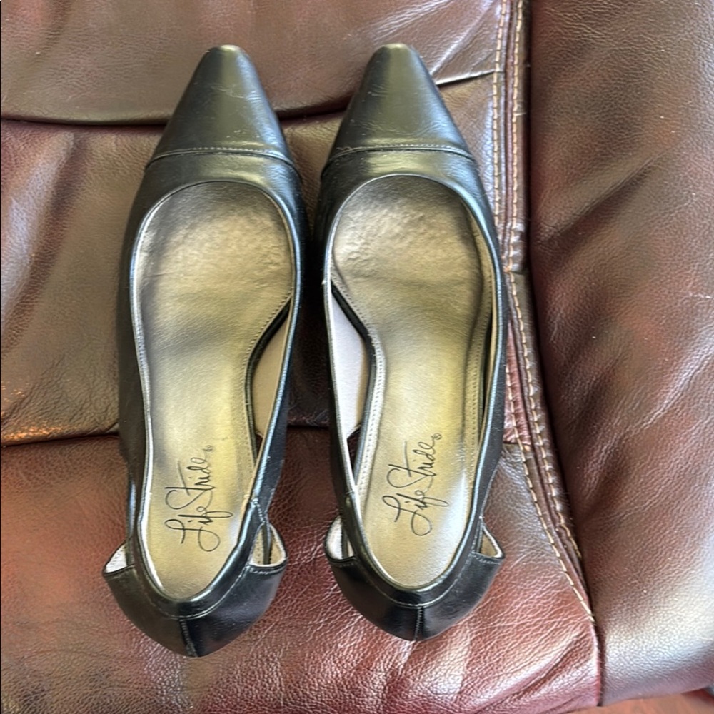Lily Star Black Pointed Toe Flats